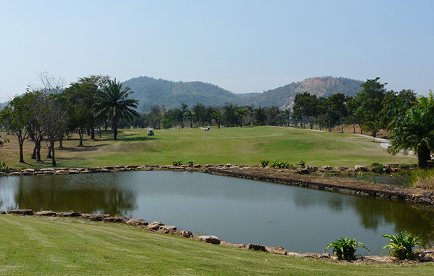 The lake at Majestic Creek Golf Club Hua HIn